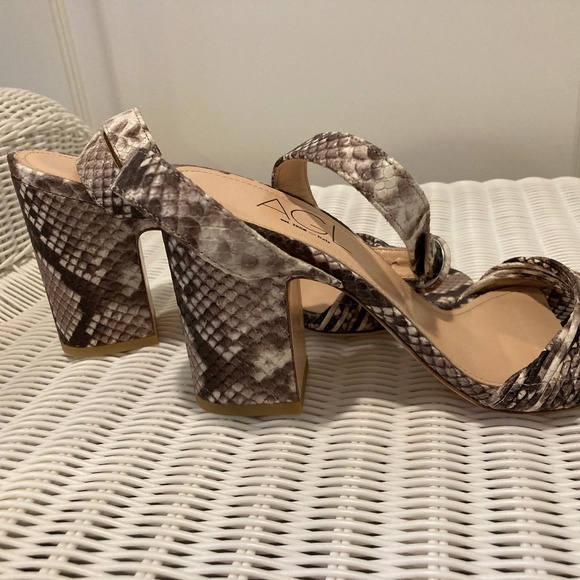 ATTILIO GIUSTI LEOMBRUNI (AGL) D'ORSAY ANKLE STRAP SANDAL - Picture 2 of 15